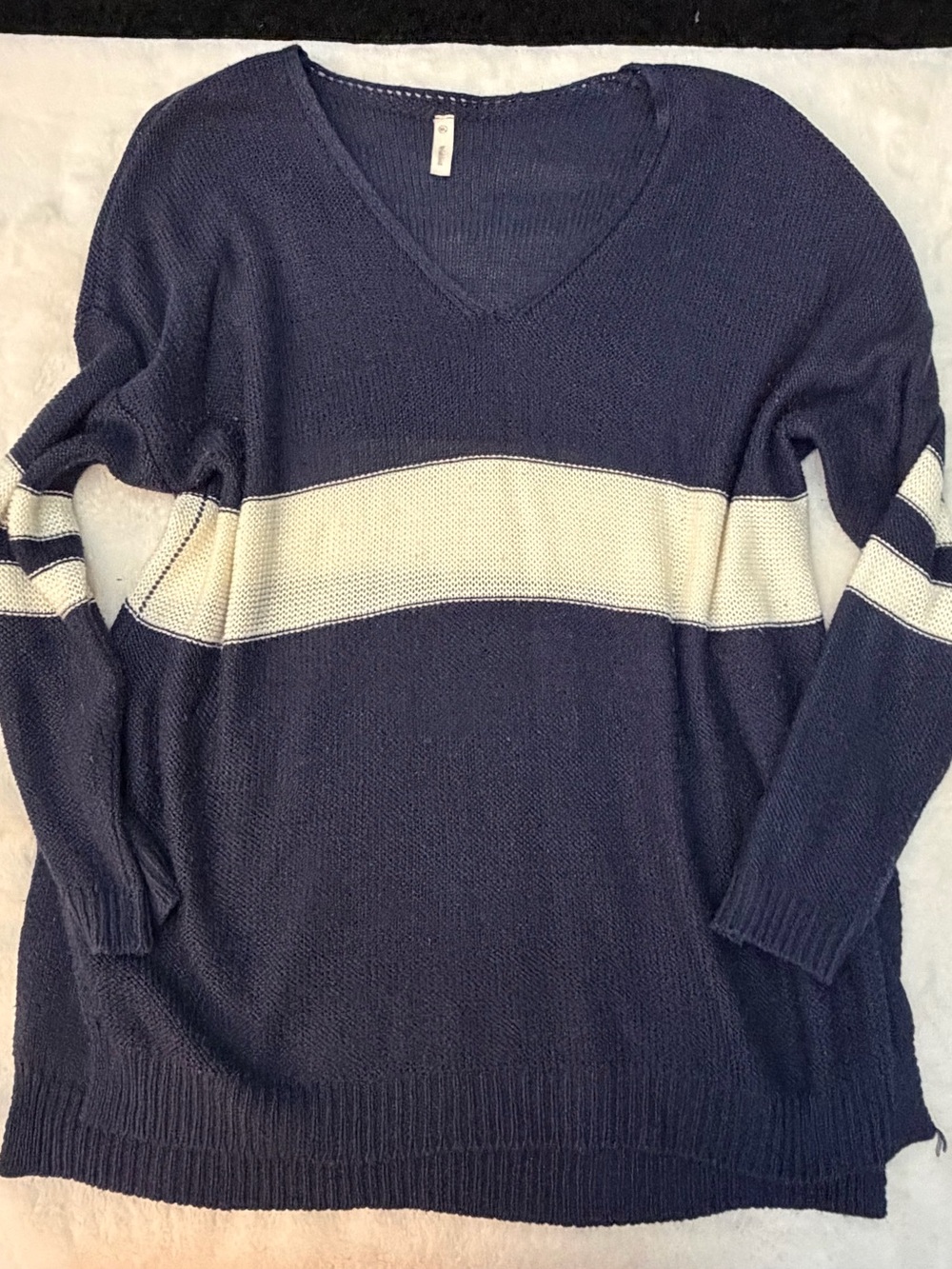 Wishlist Navy and Cream V‑Neck Oversized Sweater